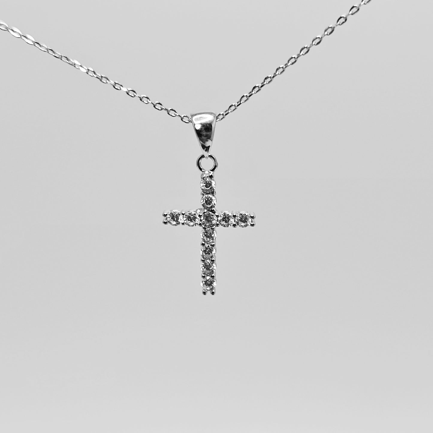 Veroza Women 18" Chain Sterling Silver Cross design Pendant Necklace