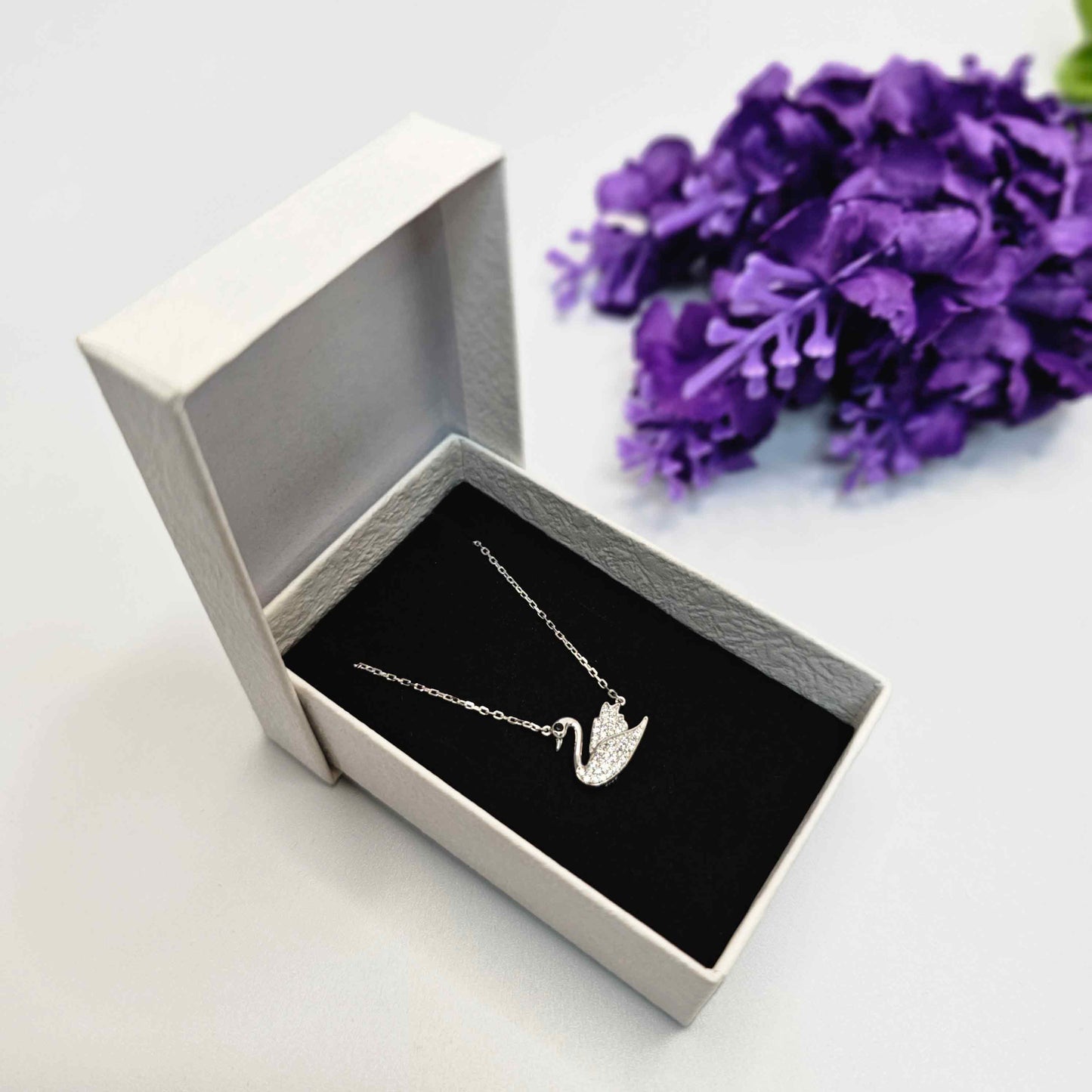 Veroza Women 18" Chain Sterling Silver Swan design Pendant Necklace